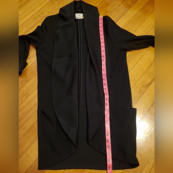 Aritzia Wilfred Chevalier blazer jacket. Satin parts. Size 2. - Picture 9 of 10